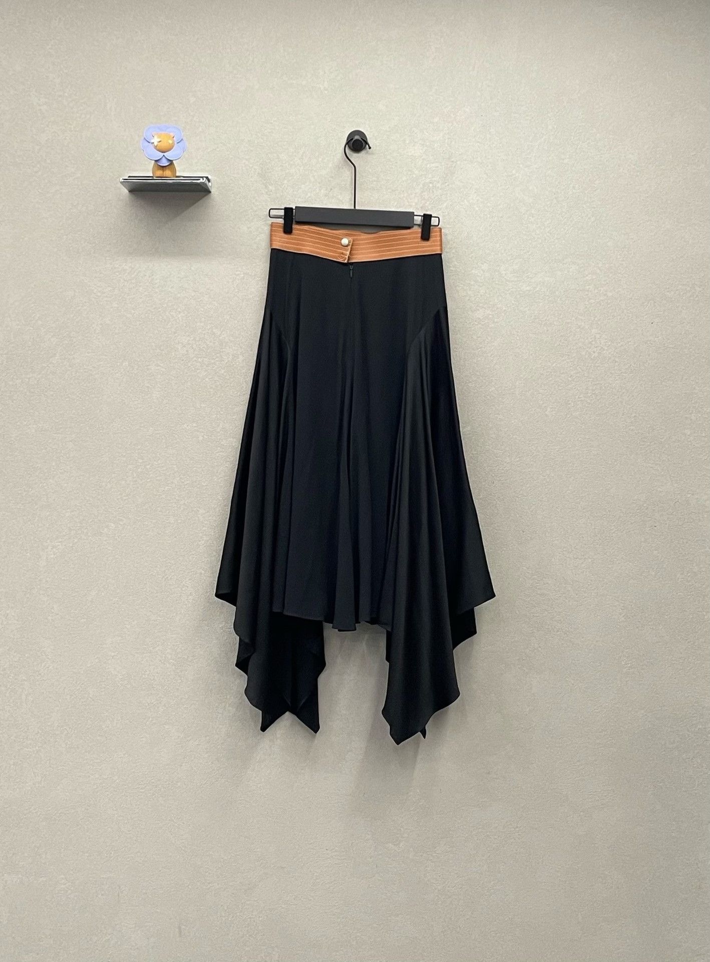 Loewe LOEWE Reverse Satin Mid-Waist Pleated Skirt Size 36" / US 14 / IT 50 - 2 Thumbnail