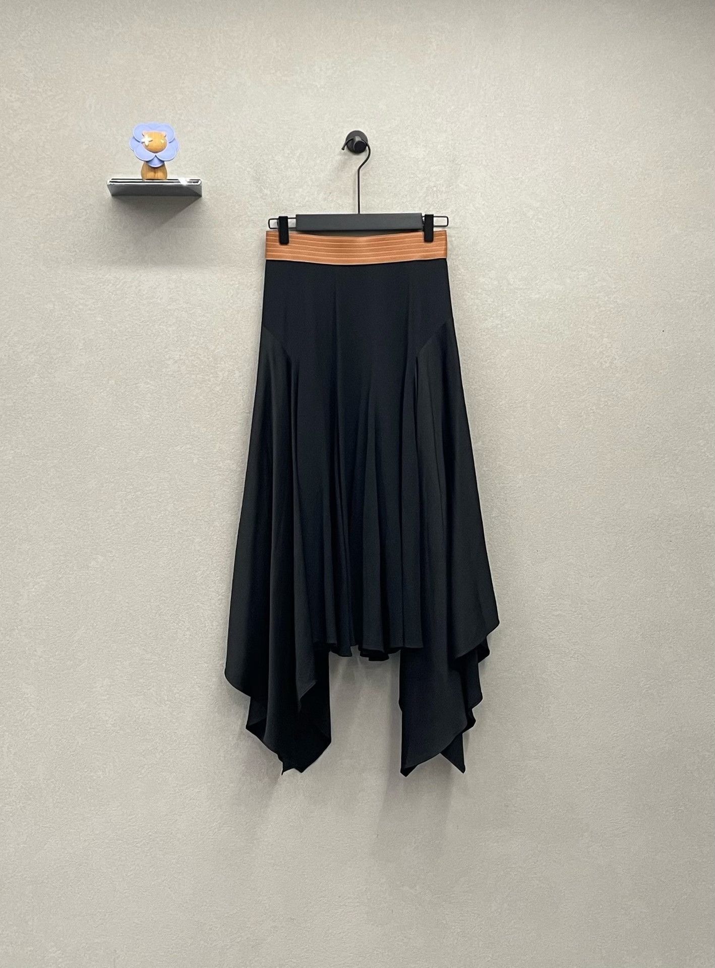 Loewe LOEWE Reverse Satin Mid-Waist Pleated Skirt Size 36" / US 14 / IT 50 - 3 Thumbnail