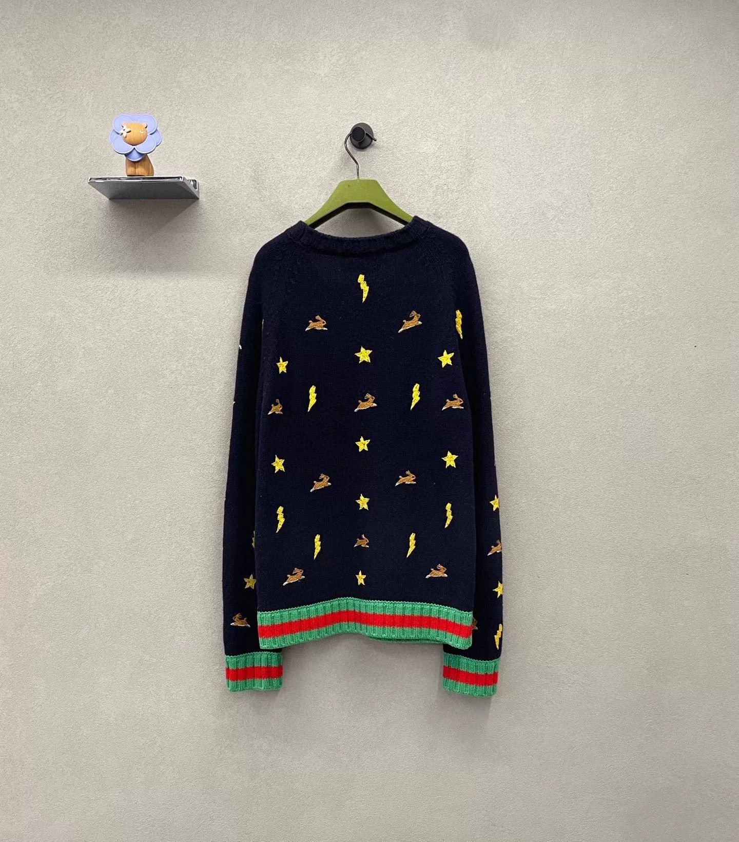 Gucci Gucci Embroidered Print Sweater Size S / US 4 / IT 40 - 2 Thumbnail