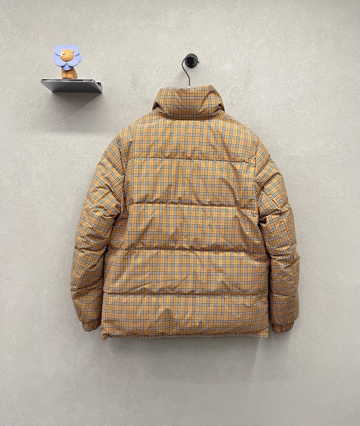 Burberry Burberry Classic Check Down Jacket Size US M / EU 48-50 / 2 - 2 Thumbnail