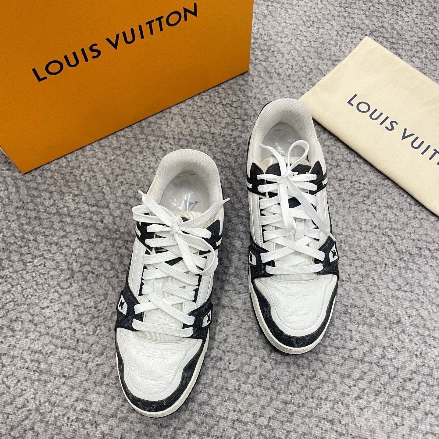 Louis Vuitton LV Trainer Black White Panda Sneakers Size US 8 / EU 41 - 2 Thumbnail