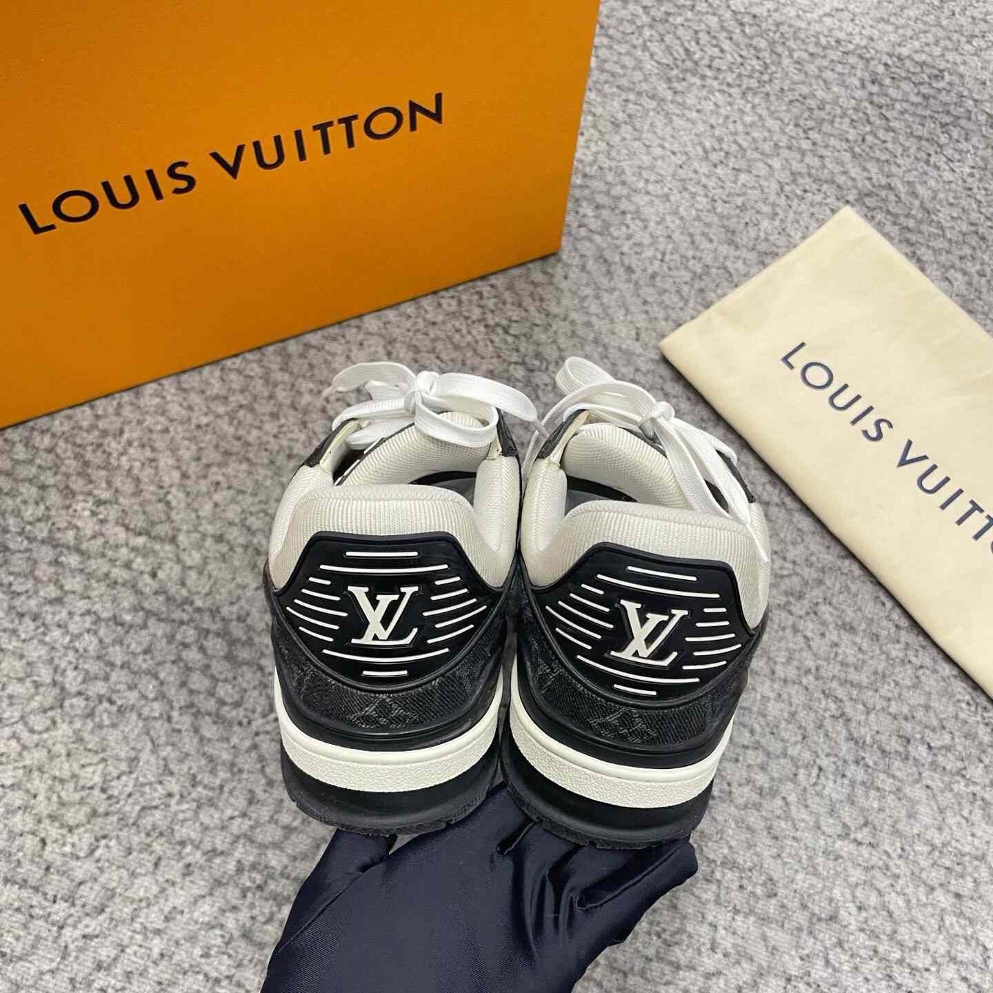 Louis Vuitton LV Trainer Black White Panda Sneakers Size US 8 / EU 41 - 6 Thumbnail