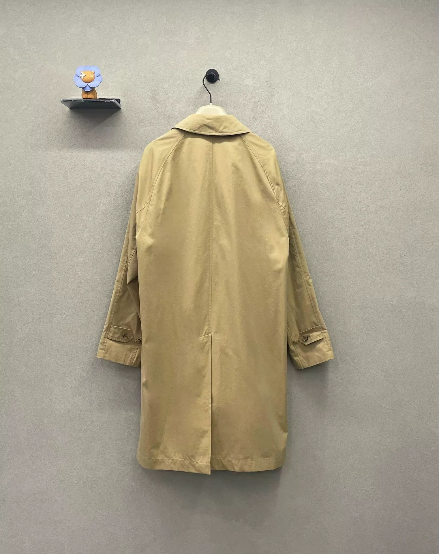 Burberry Burberry Beige Classic Mid-Length Coat Size US M / EU 48-50 / 2 - 2 Thumbnail