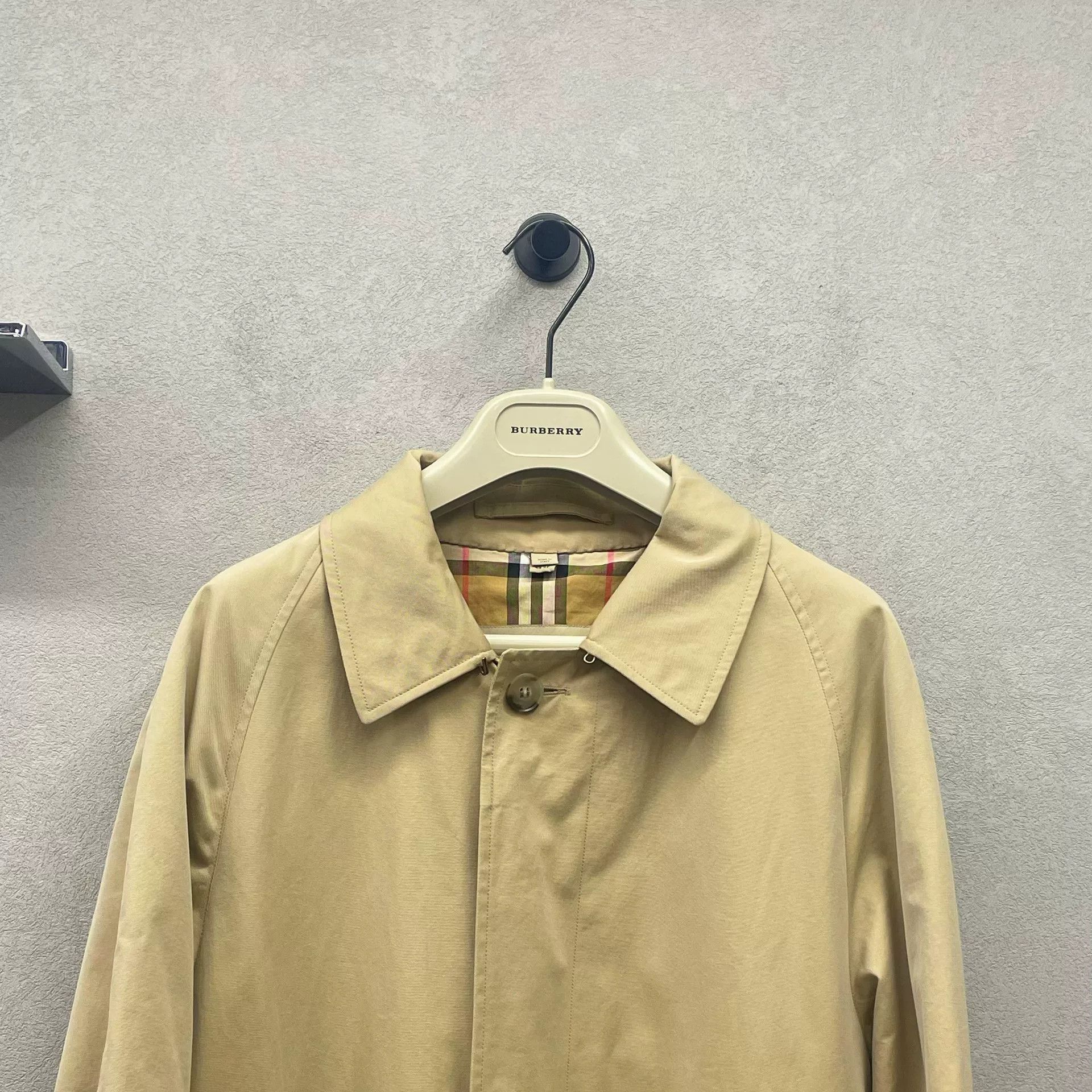 Burberry Burberry Beige Classic Mid-Length Coat Size US M / EU 48-50 / 2 - 4 Thumbnail
