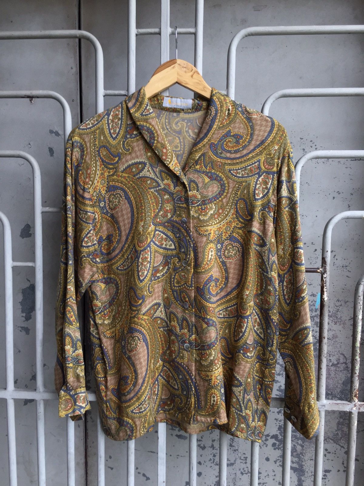 Aquascutum Aquascutum piasley Longsleeve Buttonups Shirt Size US M / EU 48-50 / 2 - 1 Thumbnail