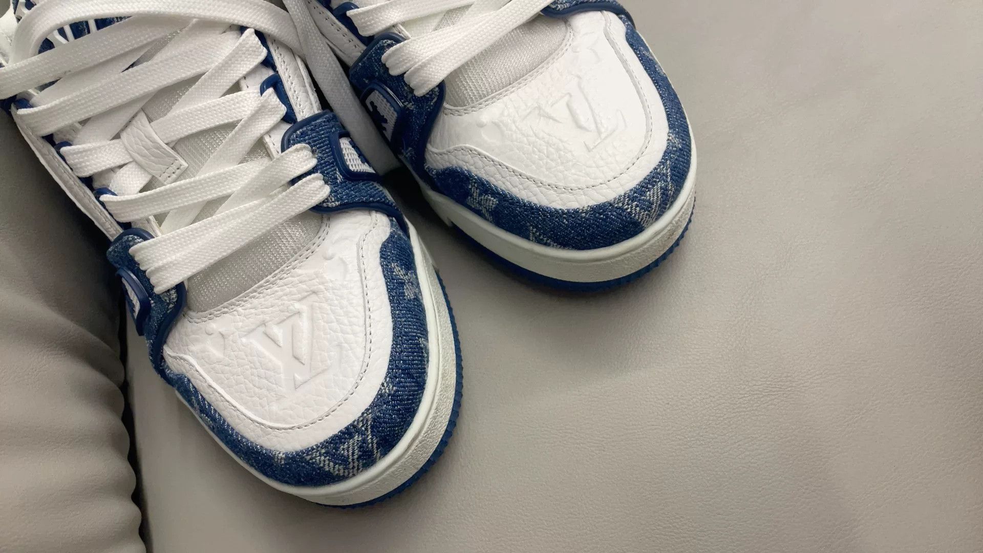 Louis Vuitton LV Trainer White Denim Blue Sneakers Size US 6 / EU 39 - 4 Thumbnail