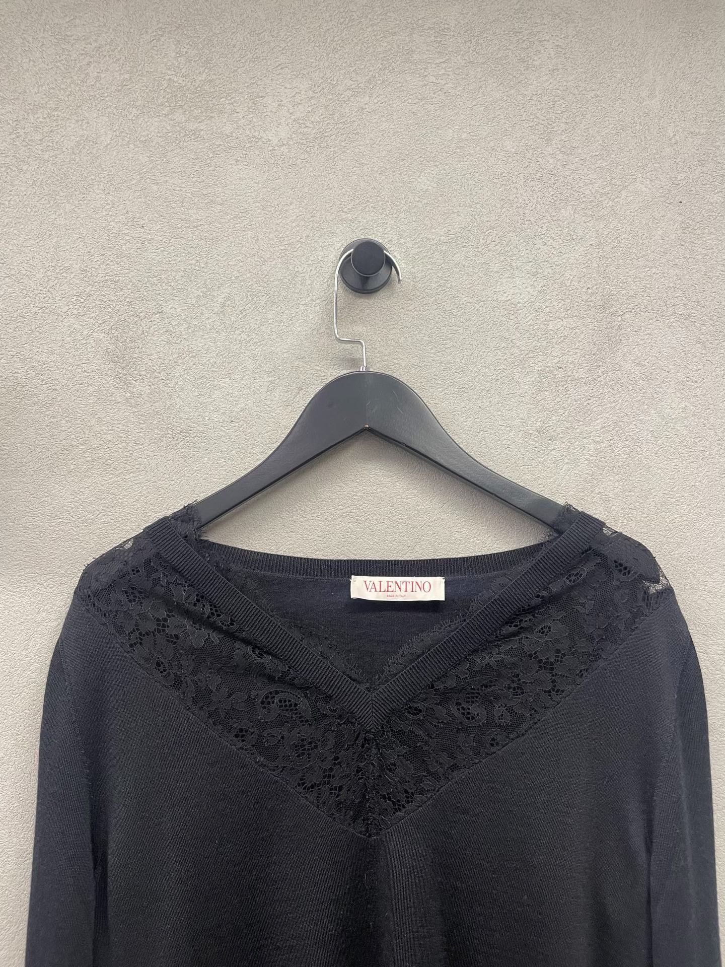 Valentino Valentino Lace V-Neck Sweater Size S / US 4 / IT 40 - 4 Thumbnail