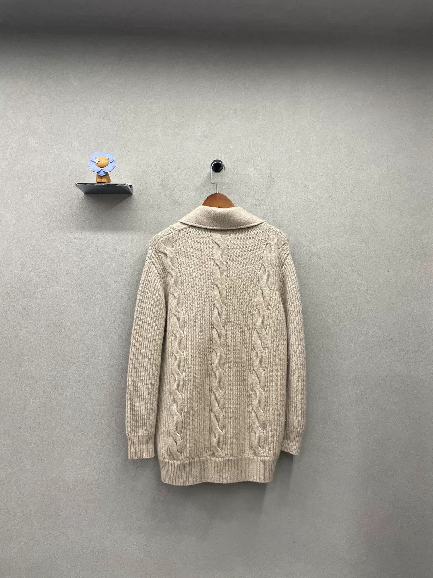 Max Mara MaxMara Cashmere Lapel Double-Breasted Sweater Size M / US 6-8 / IT 42-44 - 3 Thumbnail