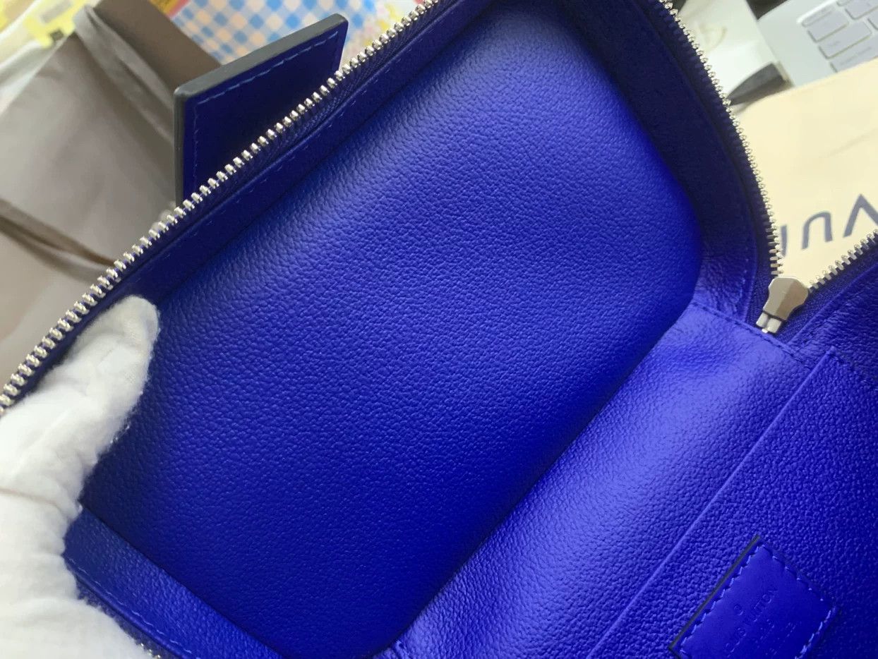 Louis Vuitton Louis Vuitton Silver Shoulder Bag Women Size ONE SIZE - 6 Thumbnail