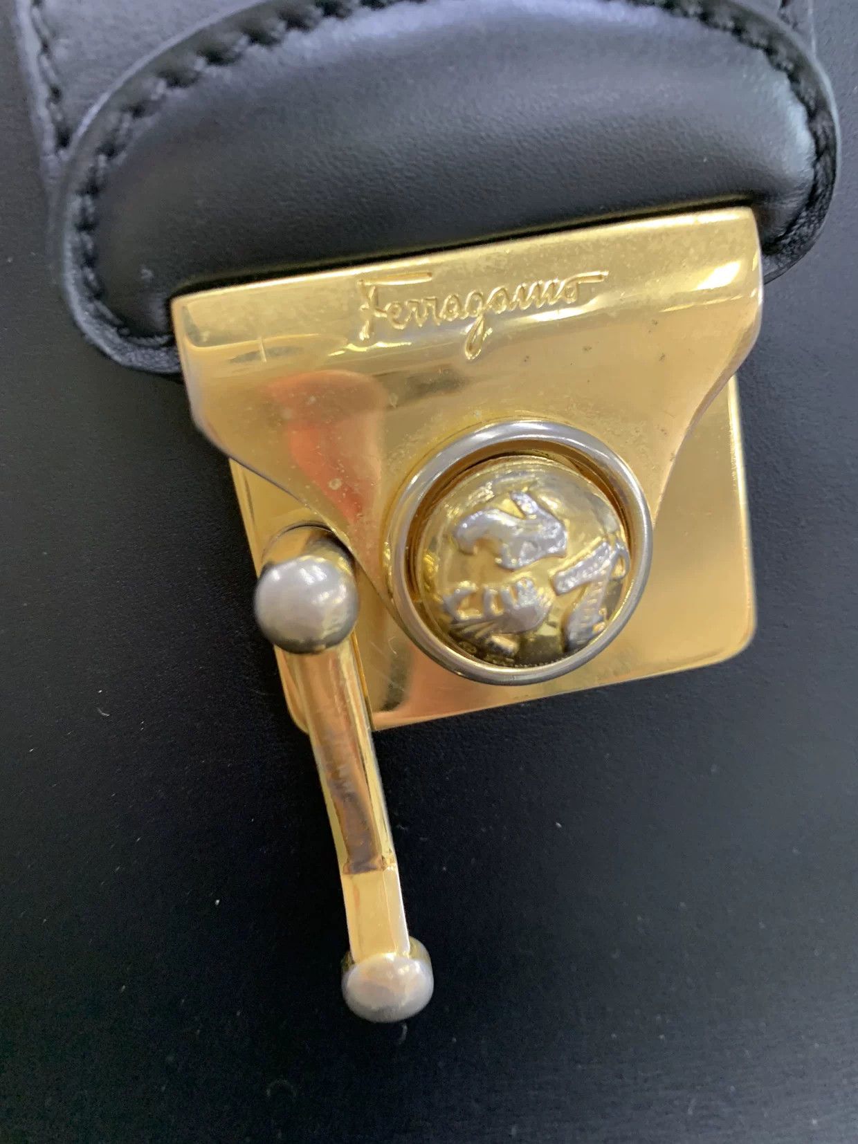 Salvatore Ferragamo Salvatore Ferragamo Retro Gold Shoulder Bag 24 Women Size ONE SIZE - 9 Thumbnail