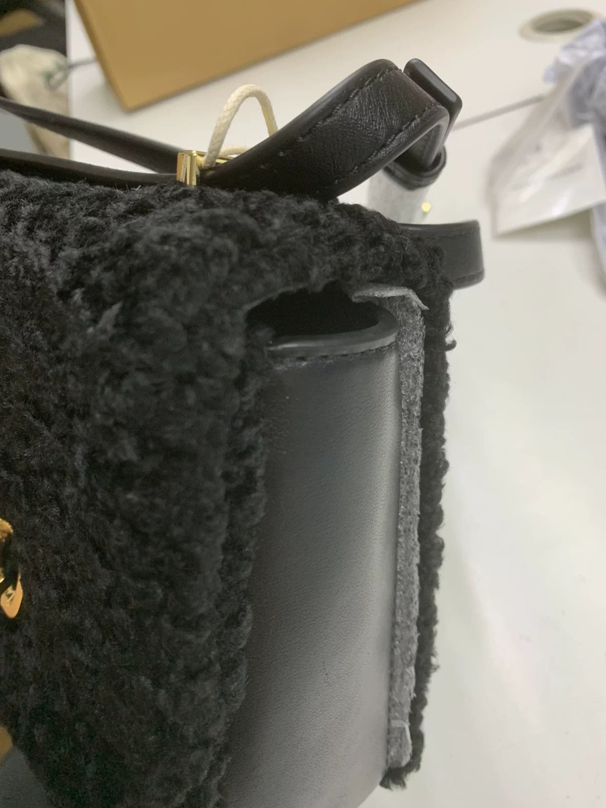 Louis Vuitton Louis Vuitton Gold Shoulder Bag 24 Women Size ONE SIZE - 7 Thumbnail
