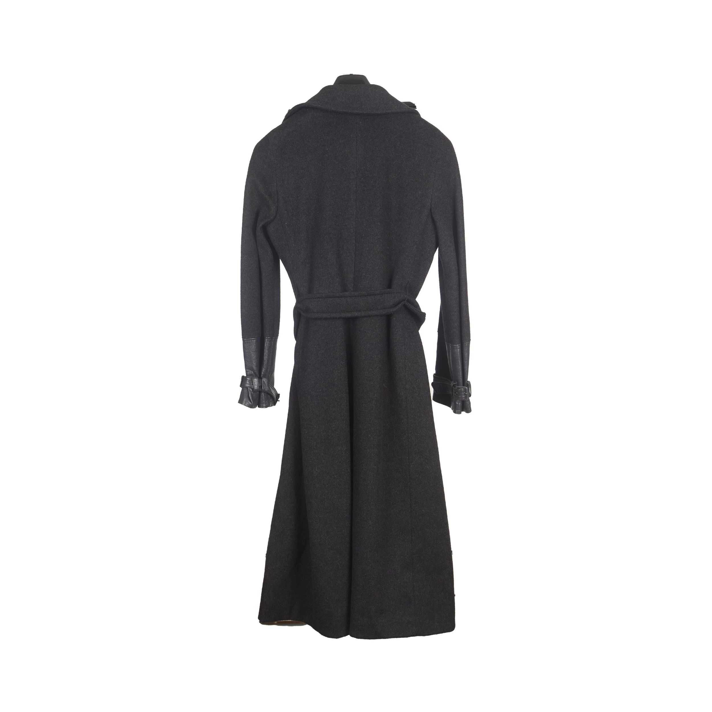 Salvatore Ferragamo Salvatore Ferragamo Coat M Women Size M / US 6-8 / IT 42-44 - 2 Thumbnail