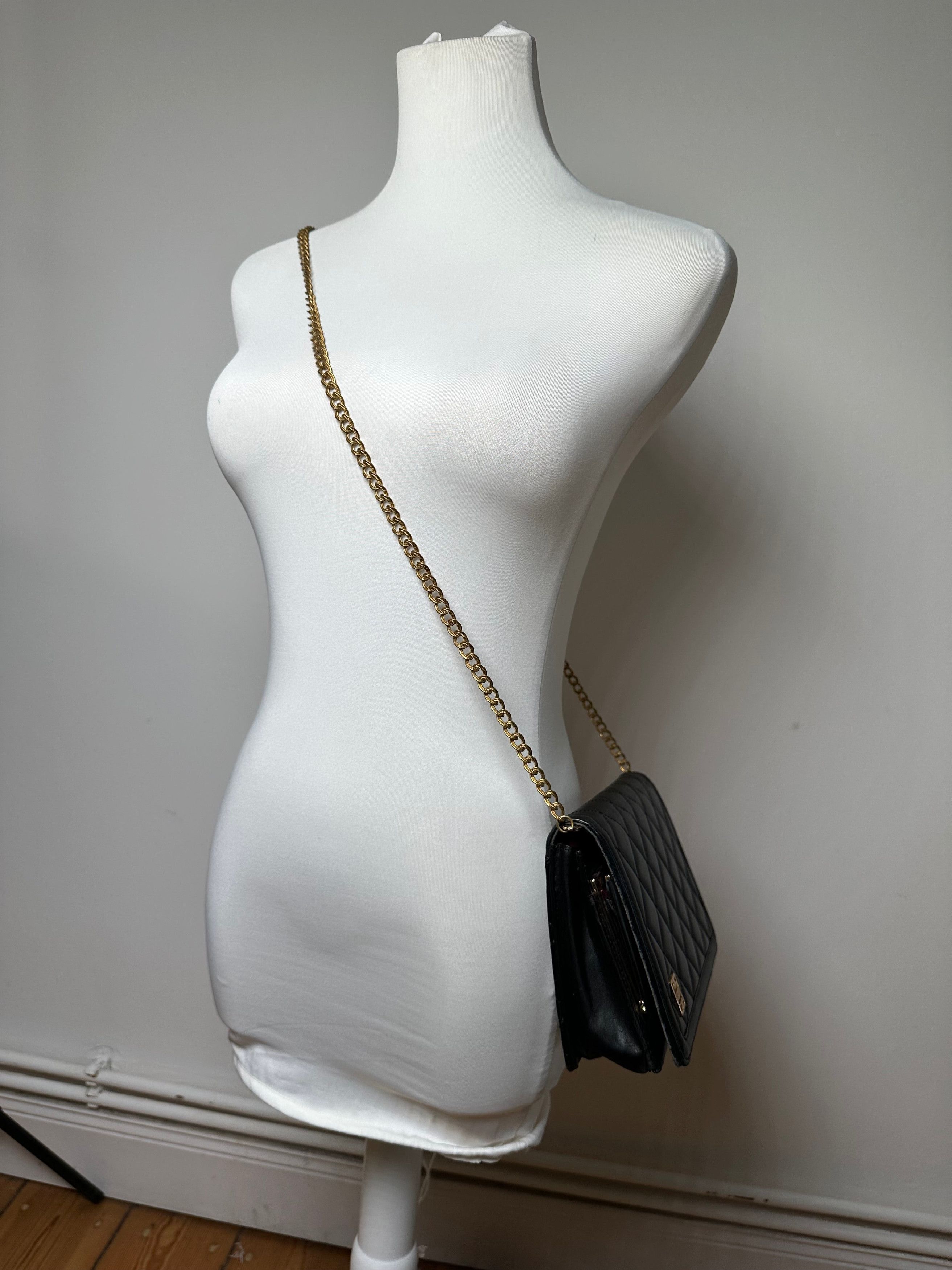 Givenchy Vintage 4G Leather Shoulder Bag Black Size ONE SIZE - 6 Thumbnail