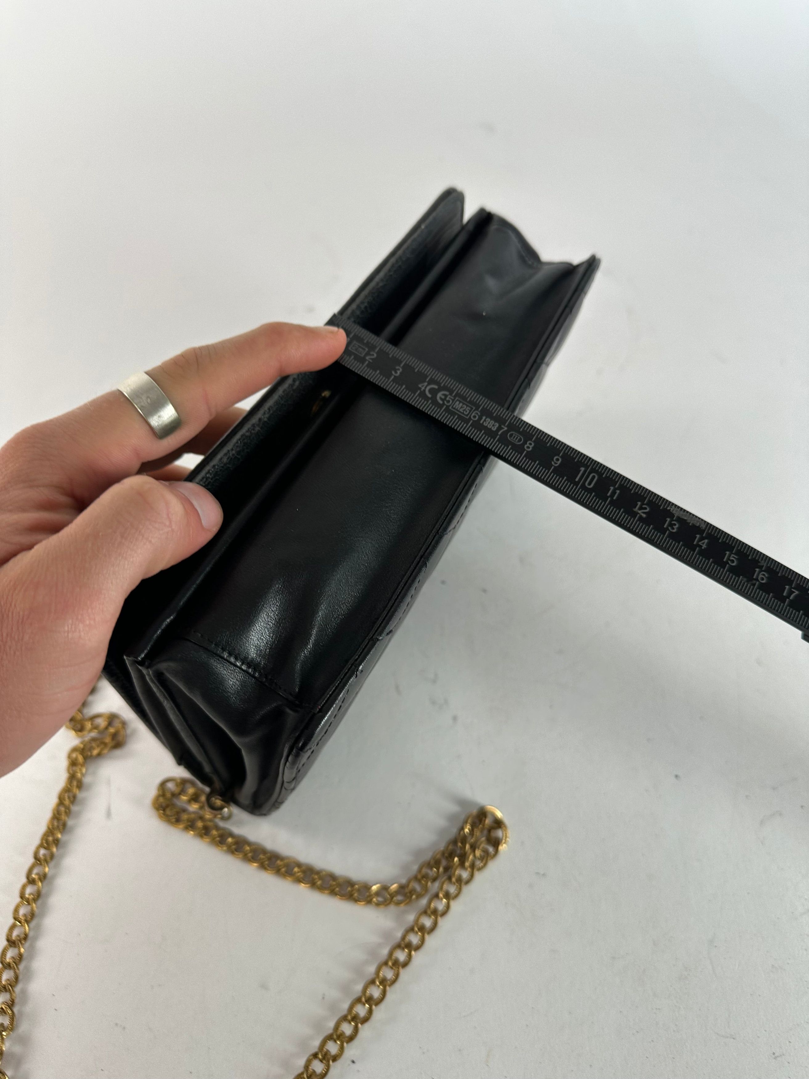Givenchy Vintage 4G Leather Shoulder Bag Black Size ONE SIZE - 13 Thumbnail