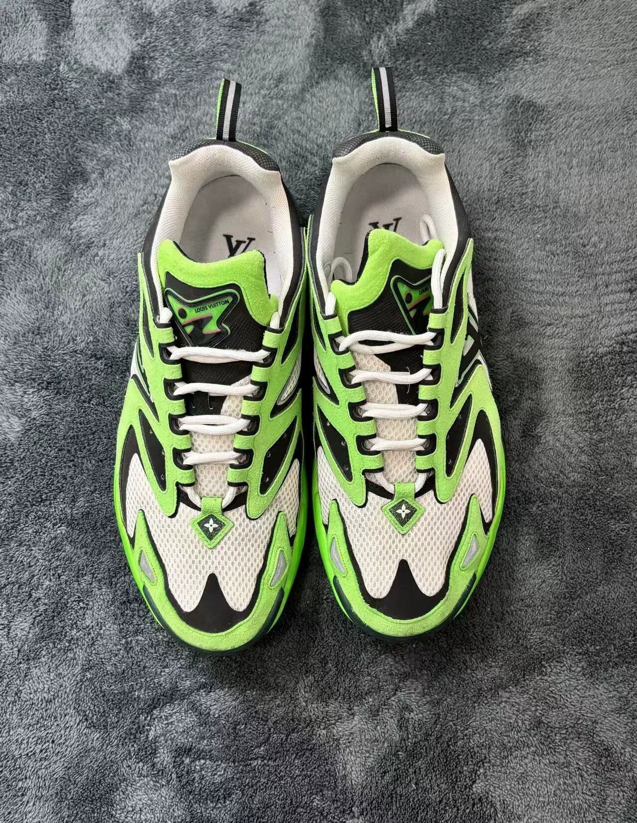 Louis Vuitton Louis Vuitton Running White Lowtop Sneakers 41 Men Size US 8.5 / EU 41-42 - 2 Thumbnail