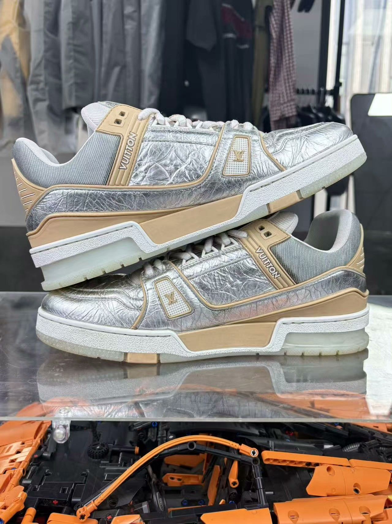 Louis Vuitton Louis Vuitton Training Silver Lowtop Sneakers 42 Men Size US 9 / EU 42 - 5 Thumbnail