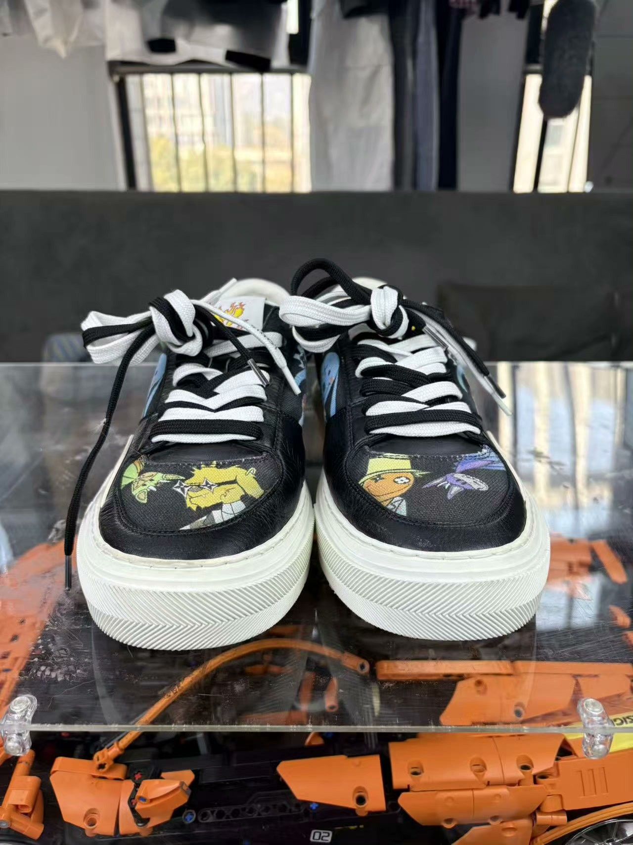 Louis Vuitton Louis Vuitton Graphic Black Lowtop Sneakers 40 Men Size US 7.5 / EU 40-41 - 2 Thumbnail