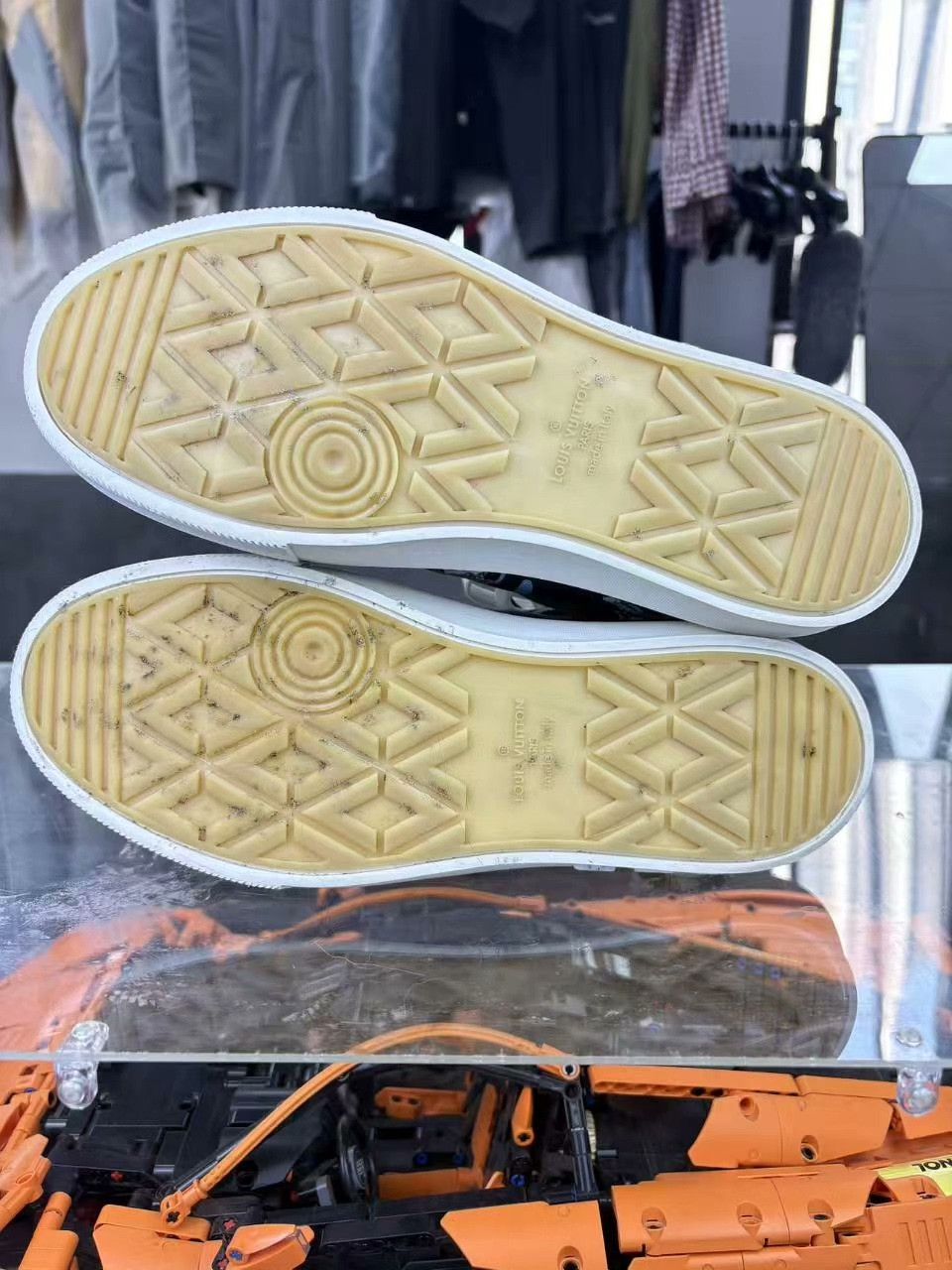 Louis Vuitton Louis Vuitton Graphic Black Lowtop Sneakers 40 Men Size US 7.5 / EU 40-41 - 4 Thumbnail