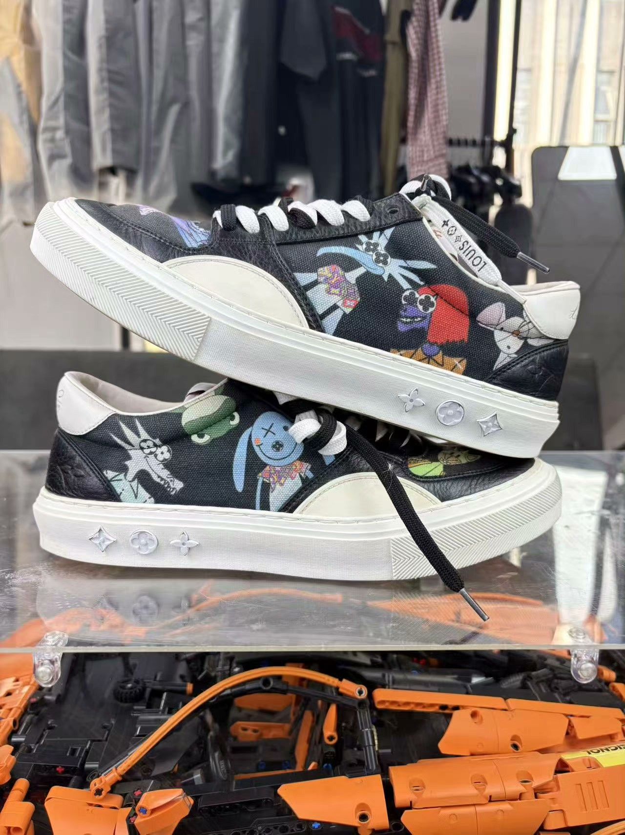 Louis Vuitton Louis Vuitton Graphic Black Lowtop Sneakers 40 Men Size US 7.5 / EU 40-41 - 6 Thumbnail