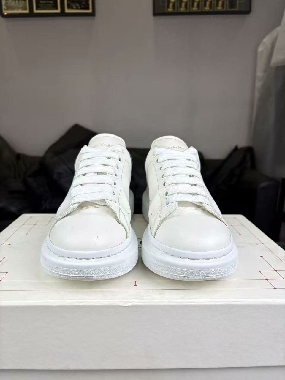 Alexander McQueen Alexander McQueen Black Lowtop Sneakers 39 Men Size US 6.5 / EU 39-40 - 2 Thumbnail