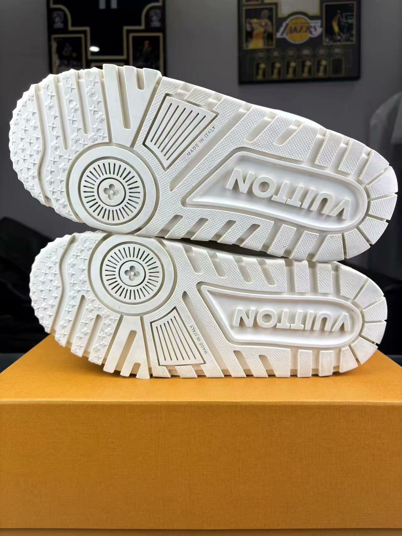Louis Vuitton Louis Vuitton Training White Lowtop Sneakers 41 Men Size US 8.5 / EU 41-42 - 4 Thumbnail