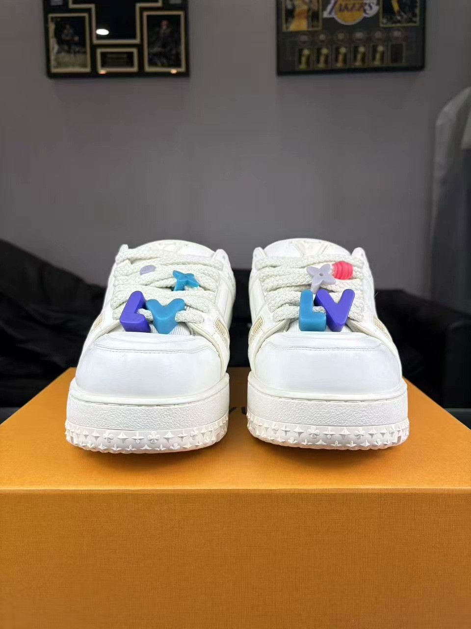 Louis Vuitton Louis Vuitton Training White Lowtop Sneakers 41 Men Size US 8.5 / EU 41-42 - 2 Thumbnail