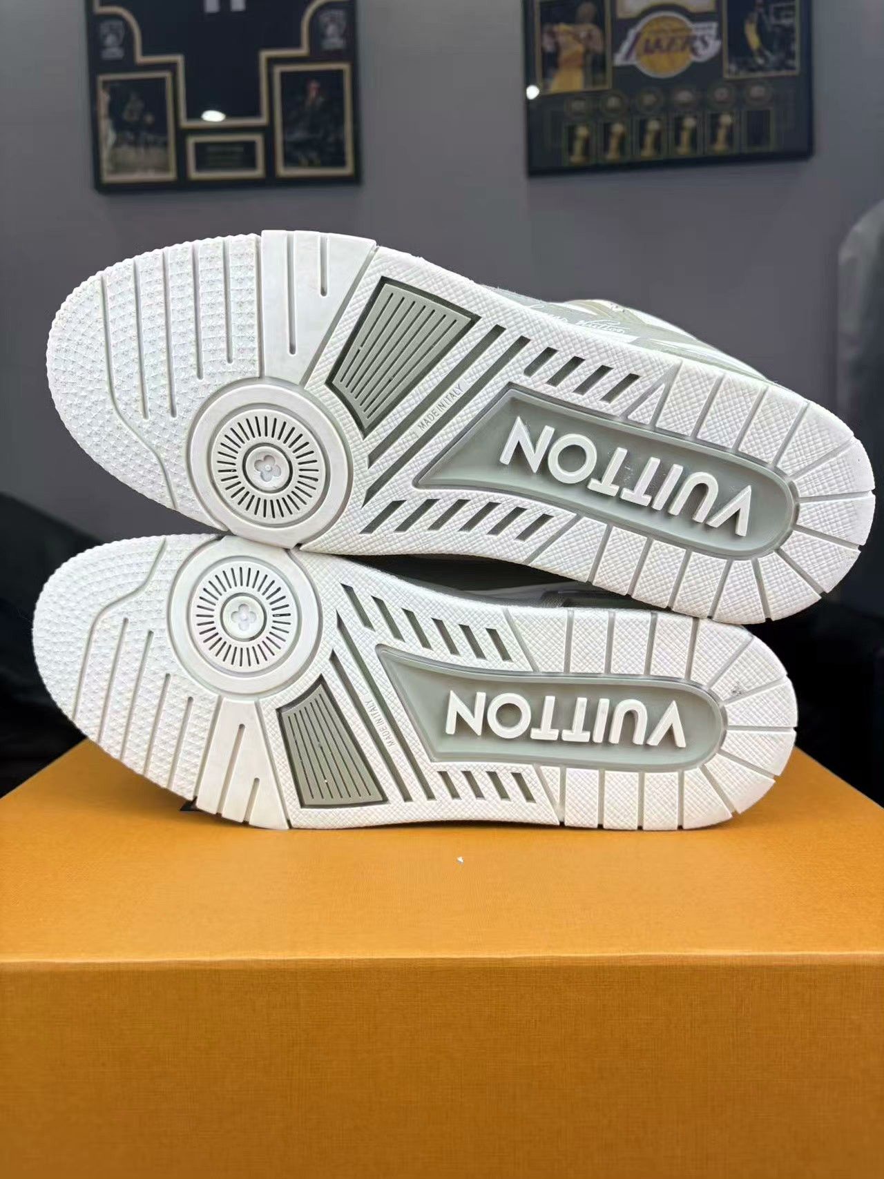 Louis Vuitton Louis Vuitton Training Green Lowtop Sneakers 41 Men Size US 8.5 / EU 41-42 - 4 Thumbnail