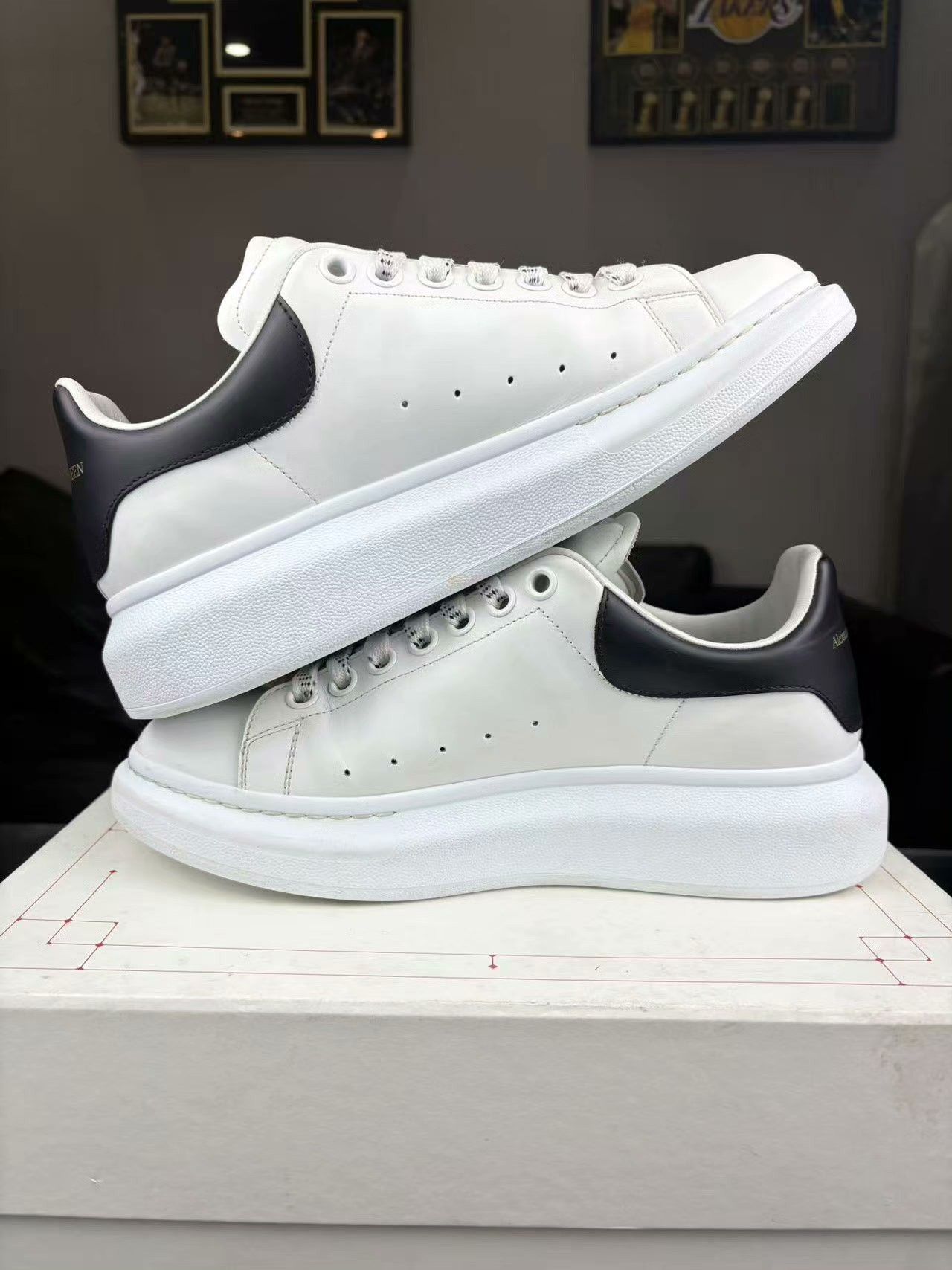 Alexander McQueen Alexander McQueen Black Lowtop Sneakers 40 Men Size US 7.5 / EU 40-41 - 5 Thumbnail