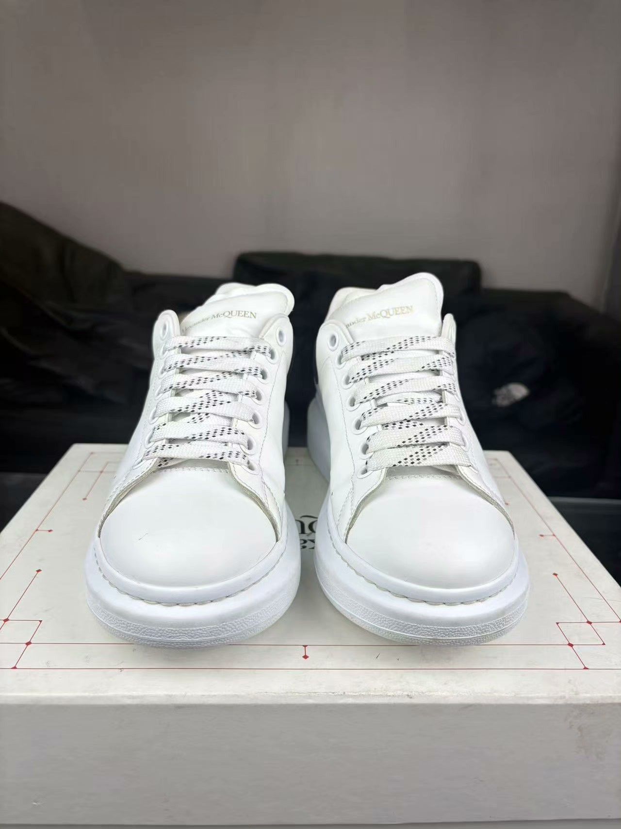 Alexander McQueen Alexander McQueen Black Lowtop Sneakers 40 Men Size US 7.5 / EU 40-41 - 2 Thumbnail