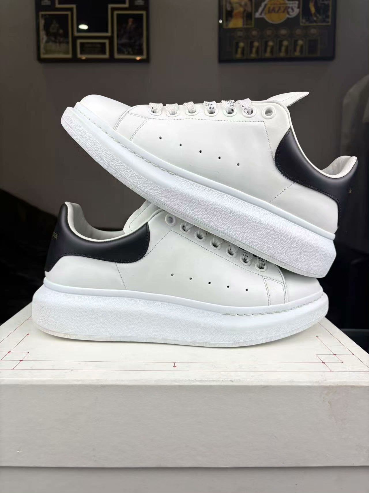 Alexander McQueen Alexander McQueen Black Lowtop Sneakers 40 Men Size US 7.5 / EU 40-41 - 6 Thumbnail