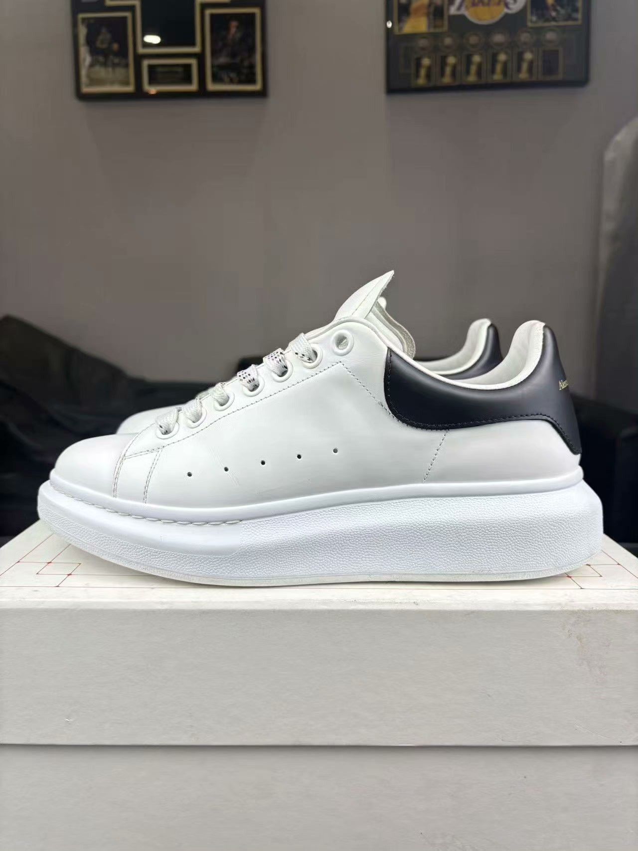 Alexander McQueen Alexander McQueen Black Lowtop Sneakers 40 Men Size US 7.5 / EU 40-41 - 7 Thumbnail
