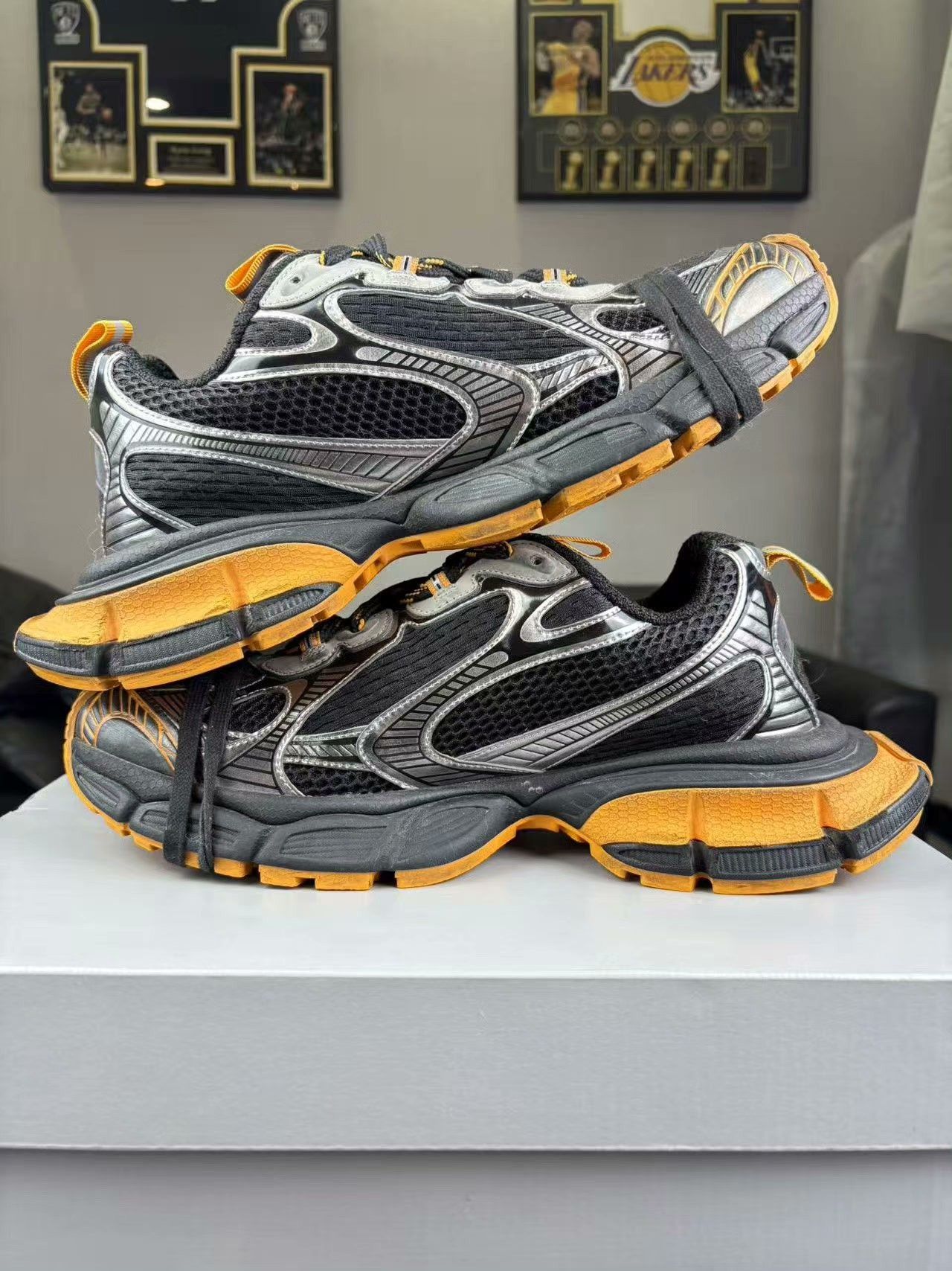 Balenciaga Balenciaga Orange Lowtop Sneakers XXXL Men Size US 10 / EU 43 - 5 Thumbnail