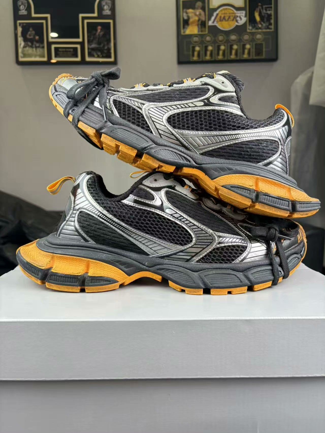 Balenciaga Balenciaga Orange Lowtop Sneakers XXXL Men Size US 10 / EU 43 - 6 Thumbnail