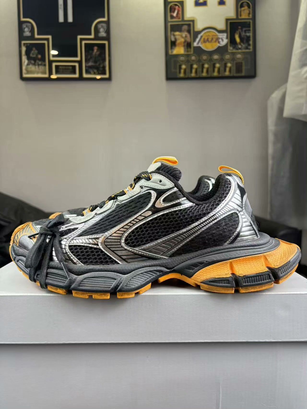 Balenciaga Balenciaga Orange Lowtop Sneakers XXXL Men Size US 10 / EU 43 - 7 Thumbnail