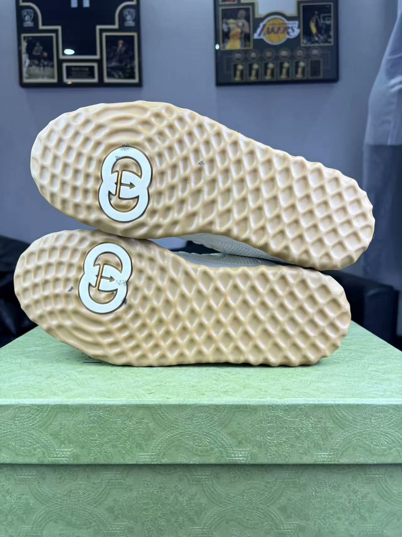 Gucci Gucci Distressed White Lowtop Sneakers 39.5 Men Size US 7 / EU 40 - 4 Thumbnail