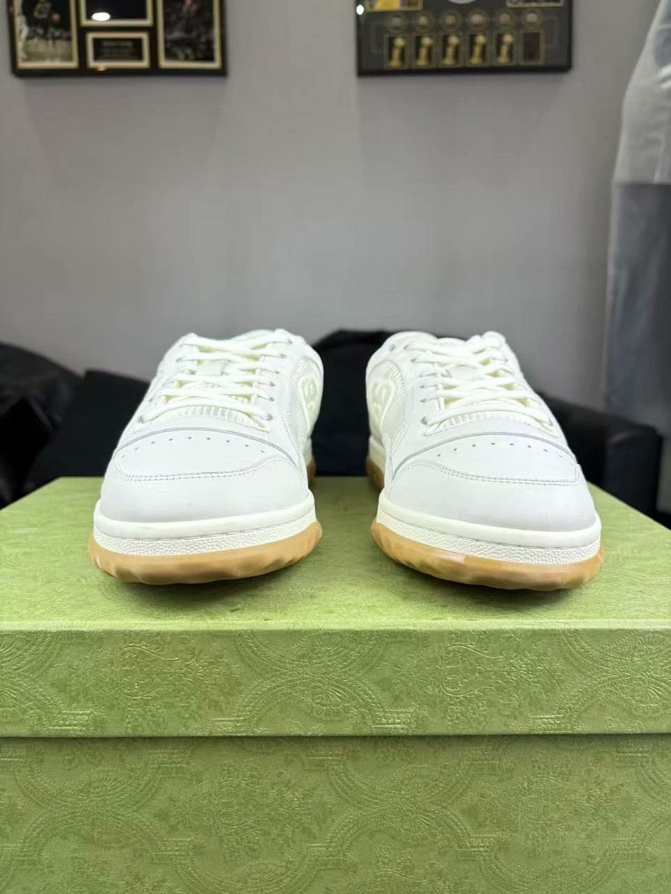 Gucci Gucci Distressed White Lowtop Sneakers 39.5 Men Size US 7 / EU 40 - 2 Thumbnail