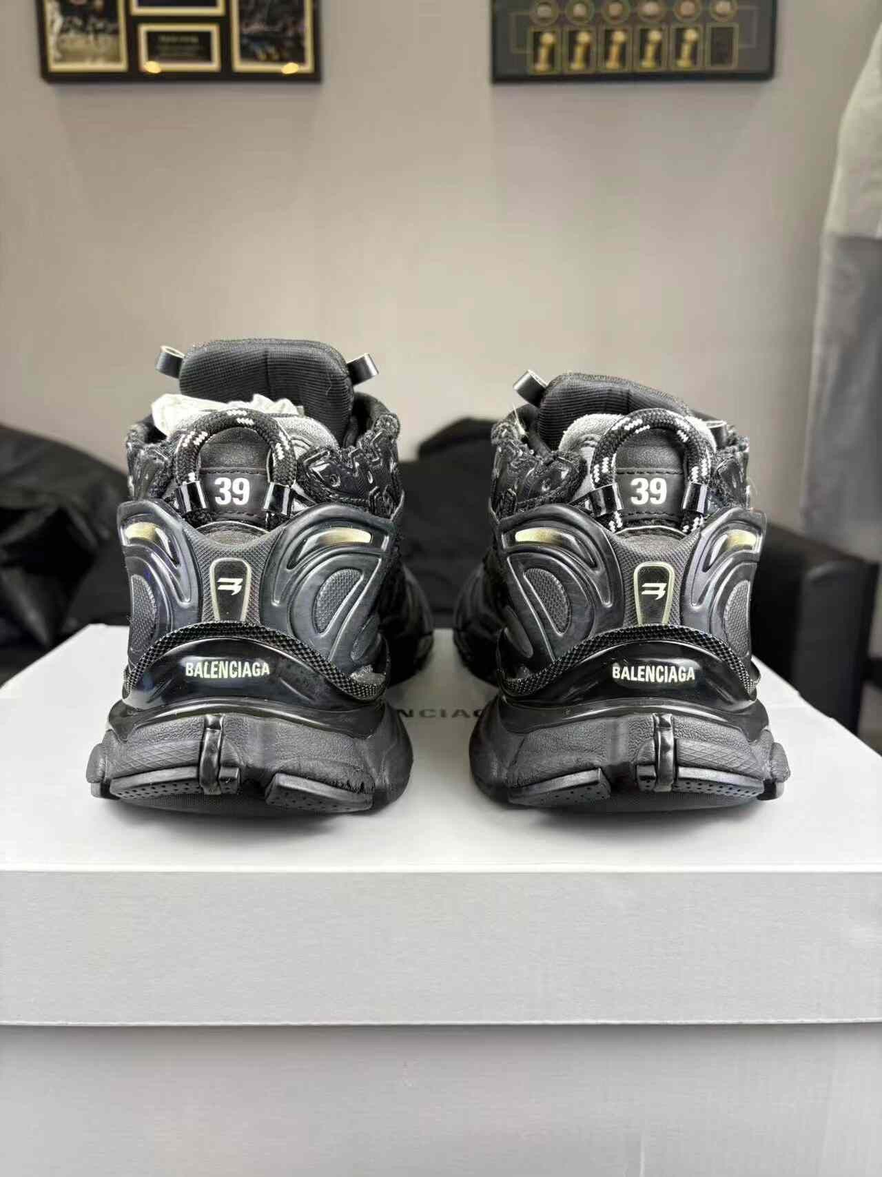 Balenciaga Balenciaga Running Black Lowtop Sneakers 39 Women Size US 8.5 / IT 38.5 - 3 Thumbnail