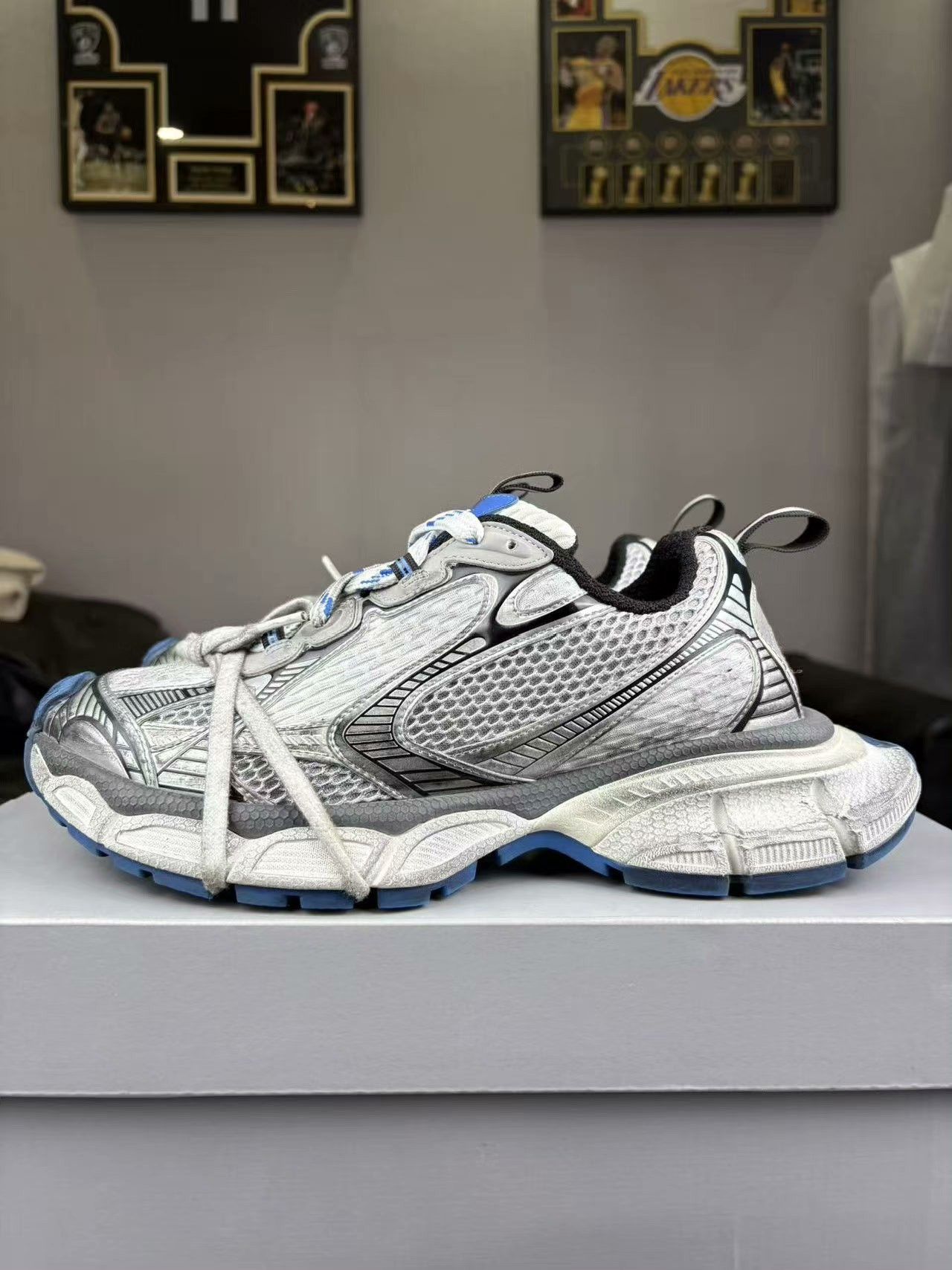 Balenciaga Balenciaga Silver Lowtop Sneakers XXXL Women Size US 8 / IT 38 - 7 Thumbnail