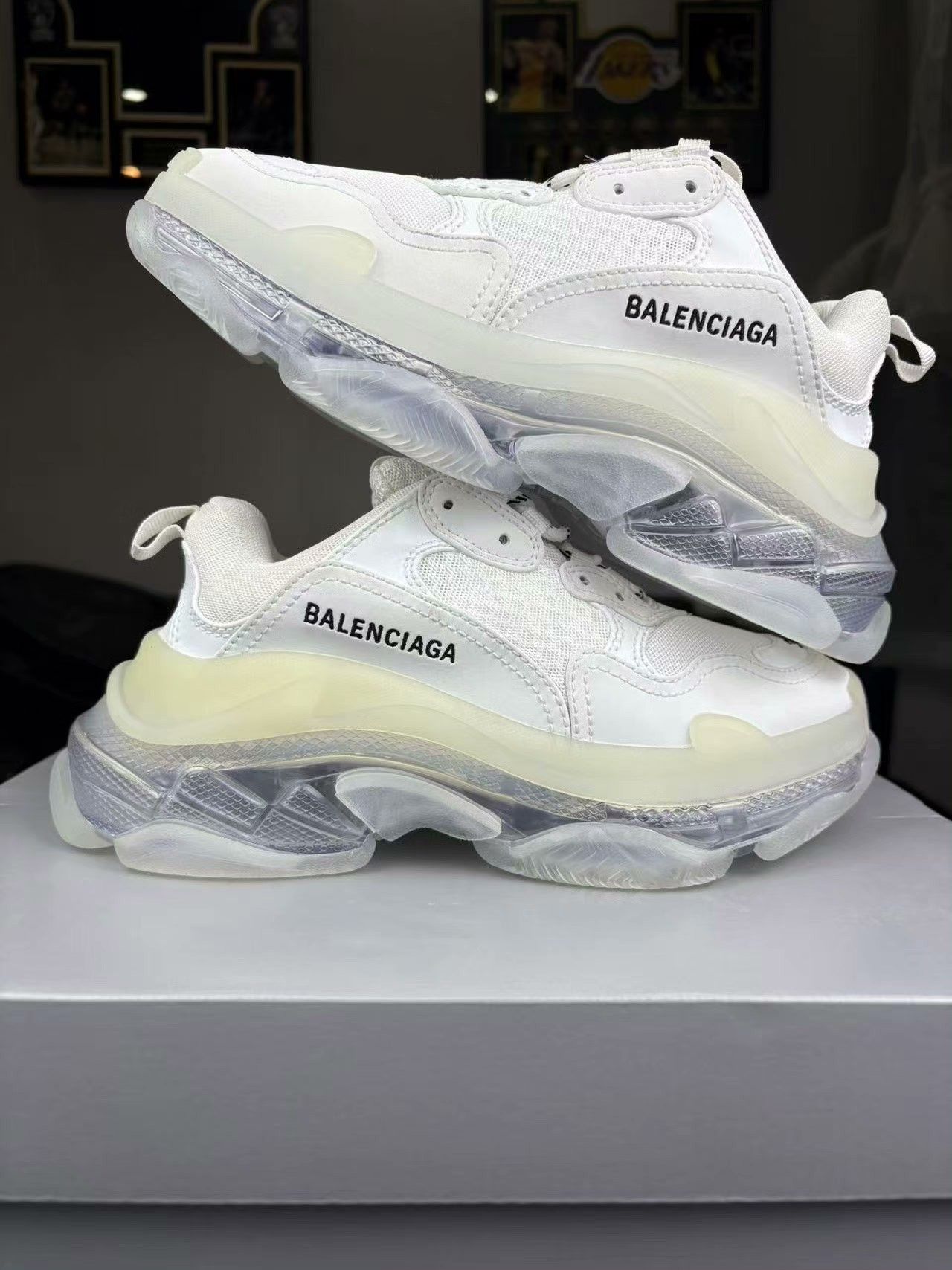 Balenciaga Balenciaga Clear White Lowtop Sneakers 37 Women Size US 6.5 / IT 36.5 - 6 Thumbnail