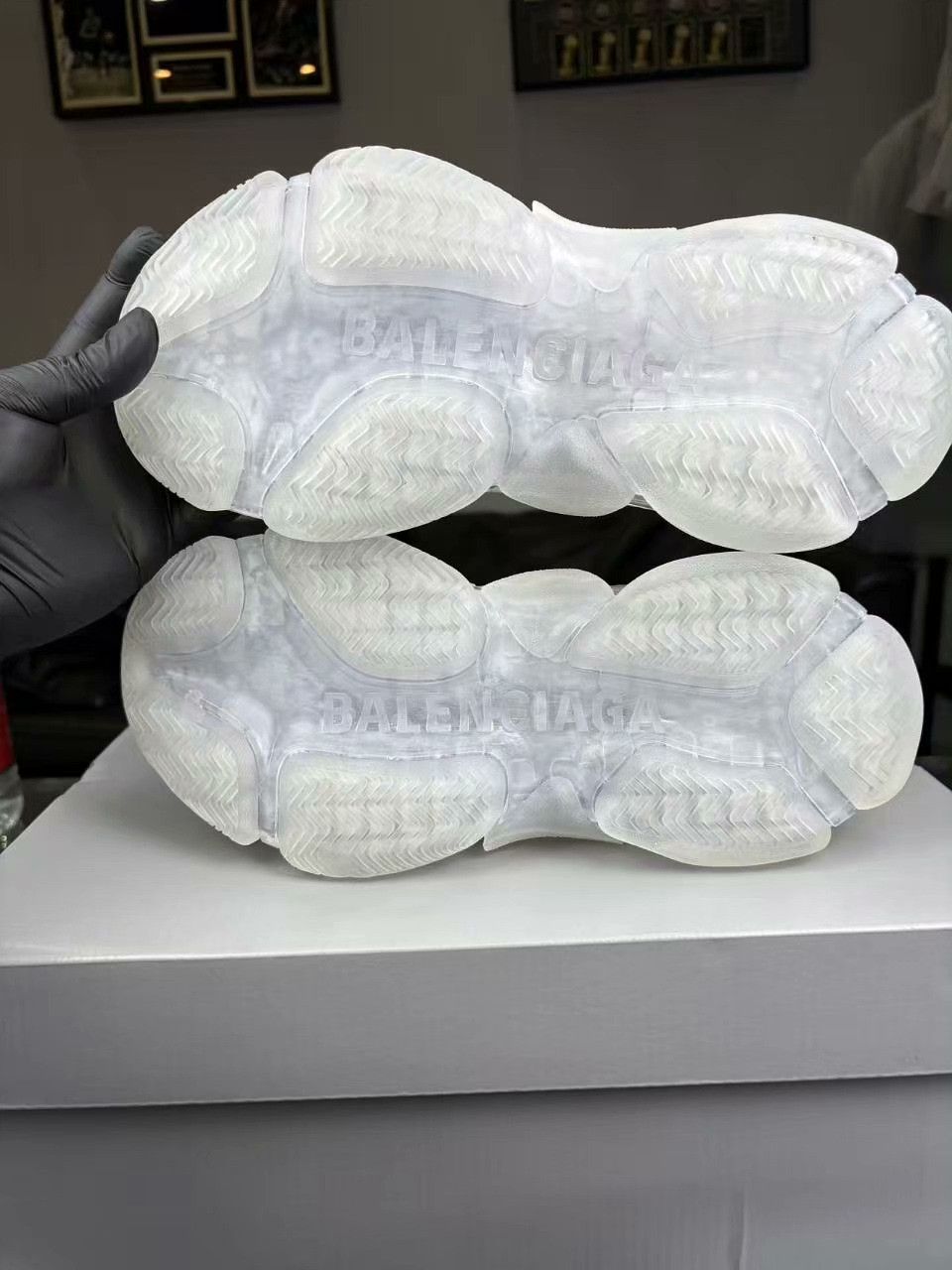 Balenciaga Balenciaga Clear White Lowtop Sneakers 37 Women Size US 6.5 / IT 36.5 - 4 Thumbnail