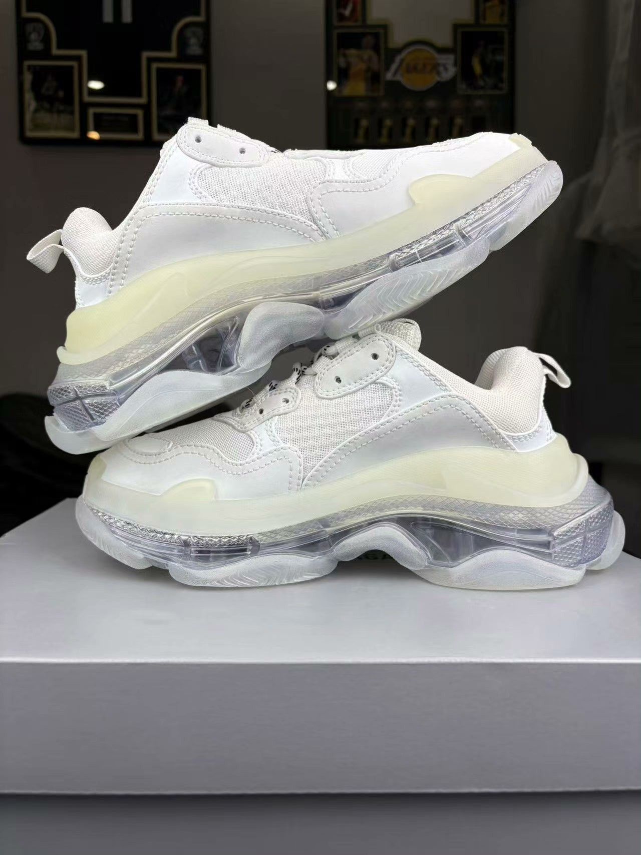 Balenciaga Balenciaga Clear White Lowtop Sneakers 37 Women Size US 6.5 / IT 36.5 - 5 Thumbnail