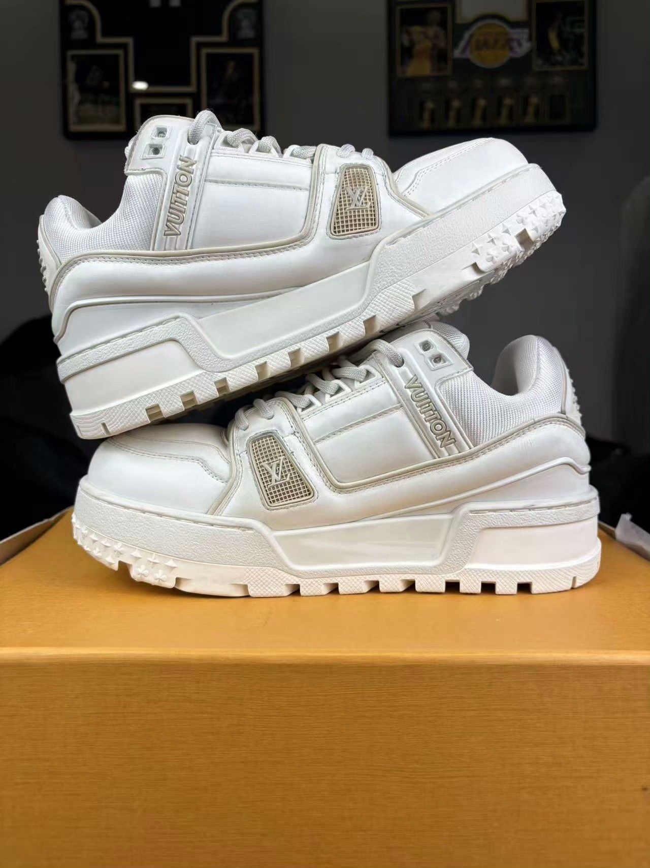 Louis Vuitton Louis Vuitton Training White Lowtop Sneakers 37 Women Size US 6.5 / IT 36.5 - 5 Thumbnail