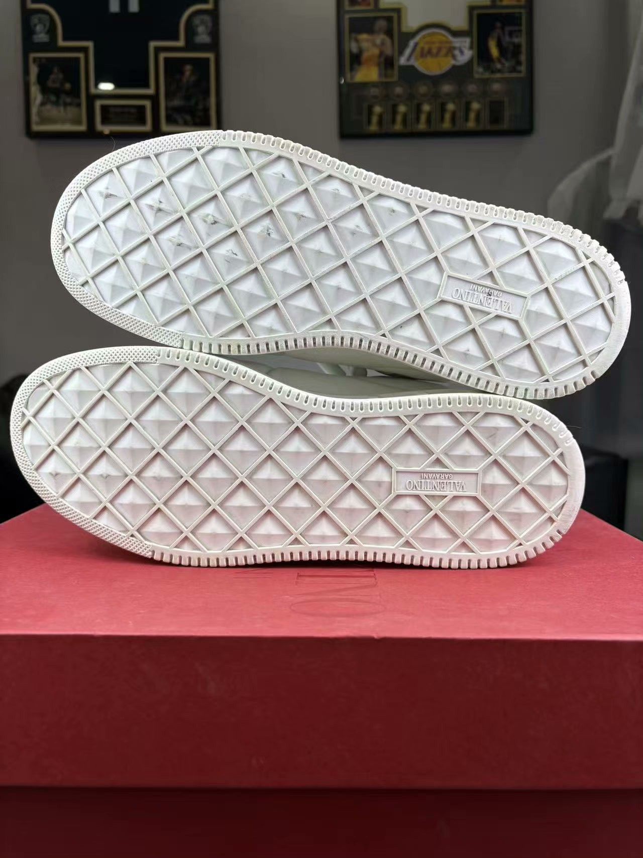 Valentino Valentino White Lowtop Sneakers 41 Women Size US 10 / IT 40 - 4 Thumbnail