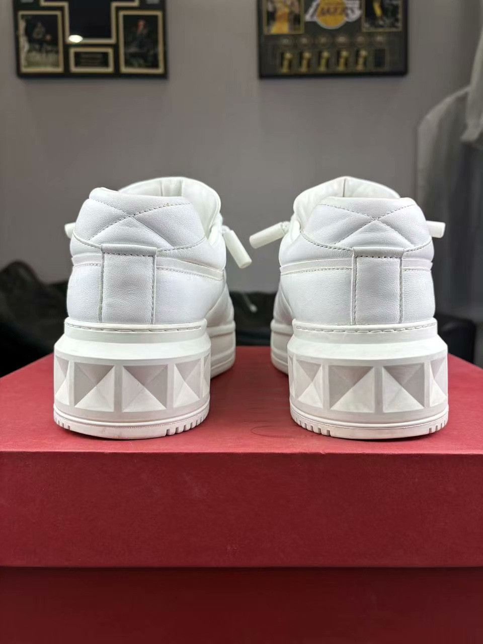 Valentino Valentino White Lowtop Sneakers 41 Women Size US 10 / IT 40 - 3 Thumbnail