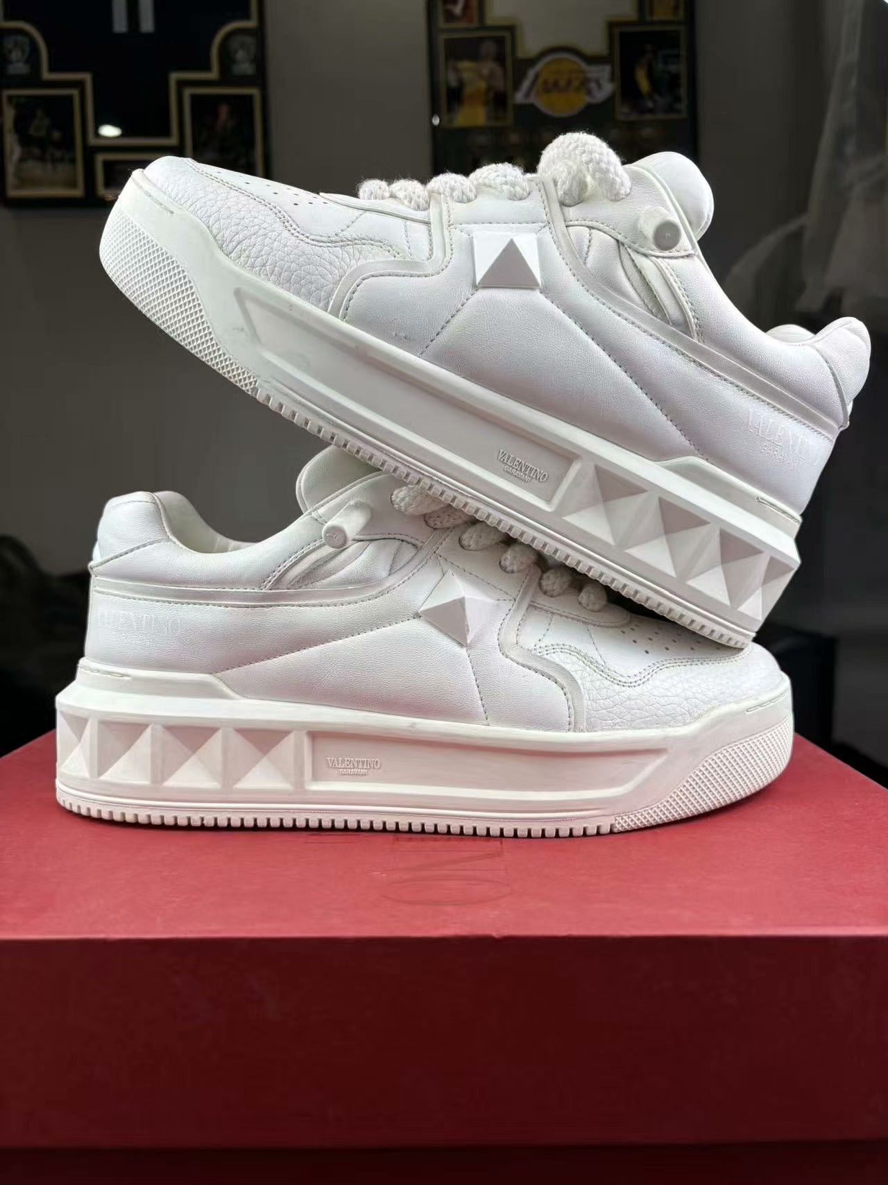 Valentino Valentino White Lowtop Sneakers 41 Women Size US 10 / IT 40 - 6 Thumbnail