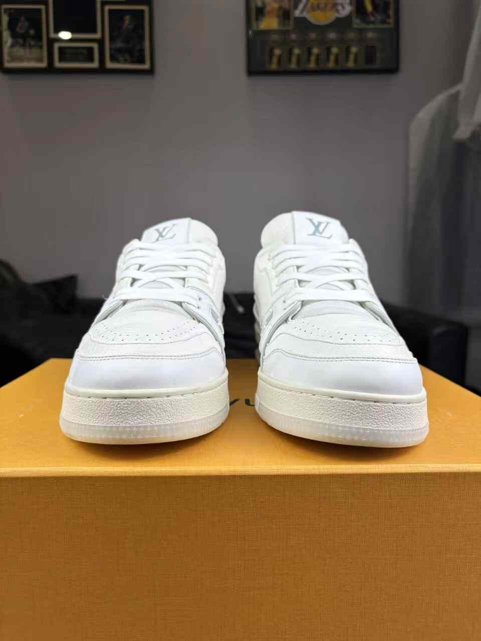 Louis Vuitton Louis Vuitton Training White Lowtop Sneakers 42 Men Size US 9 / EU 42 - 2 Thumbnail