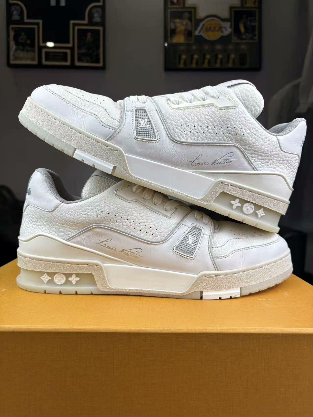 Louis Vuitton Louis Vuitton Training White Lowtop Sneakers 42 Men Size US 9 / EU 42 - 6 Thumbnail