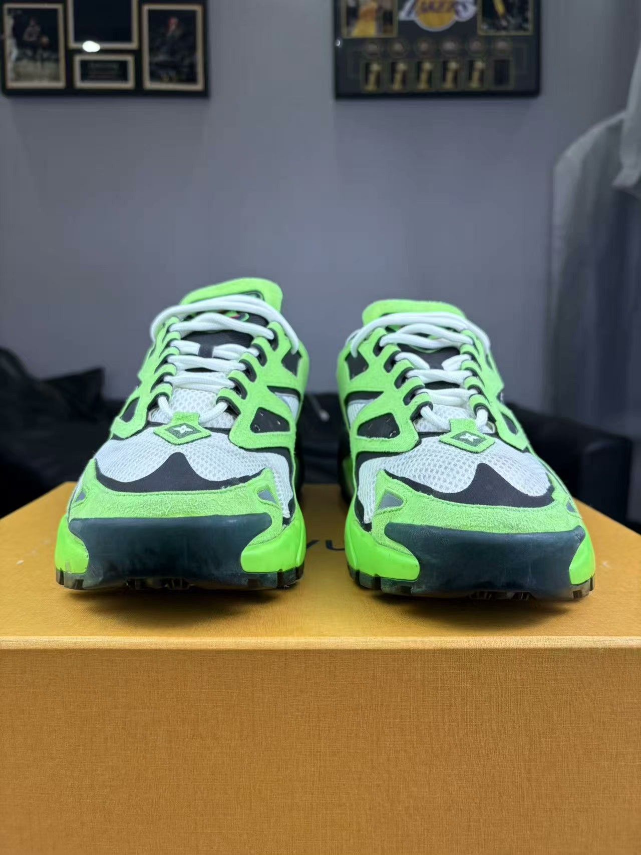 Louis Vuitton Louis Vuitton Running Green Lowtop Sneakers 40 Men Size US 7.5 / EU 40-41 - 2 Thumbnail