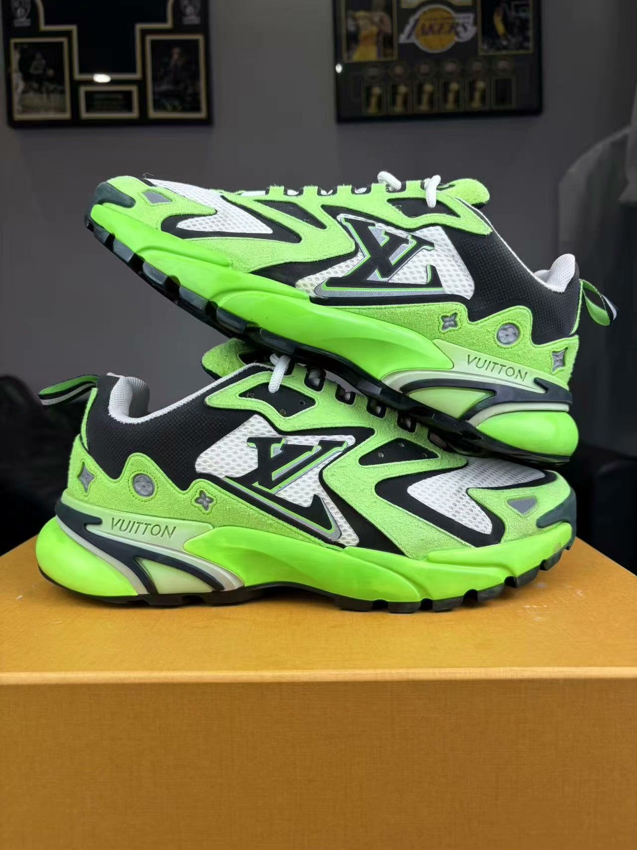 Louis Vuitton Louis Vuitton Running Green Lowtop Sneakers 40 Men Size US 7.5 / EU 40-41 - 6 Thumbnail