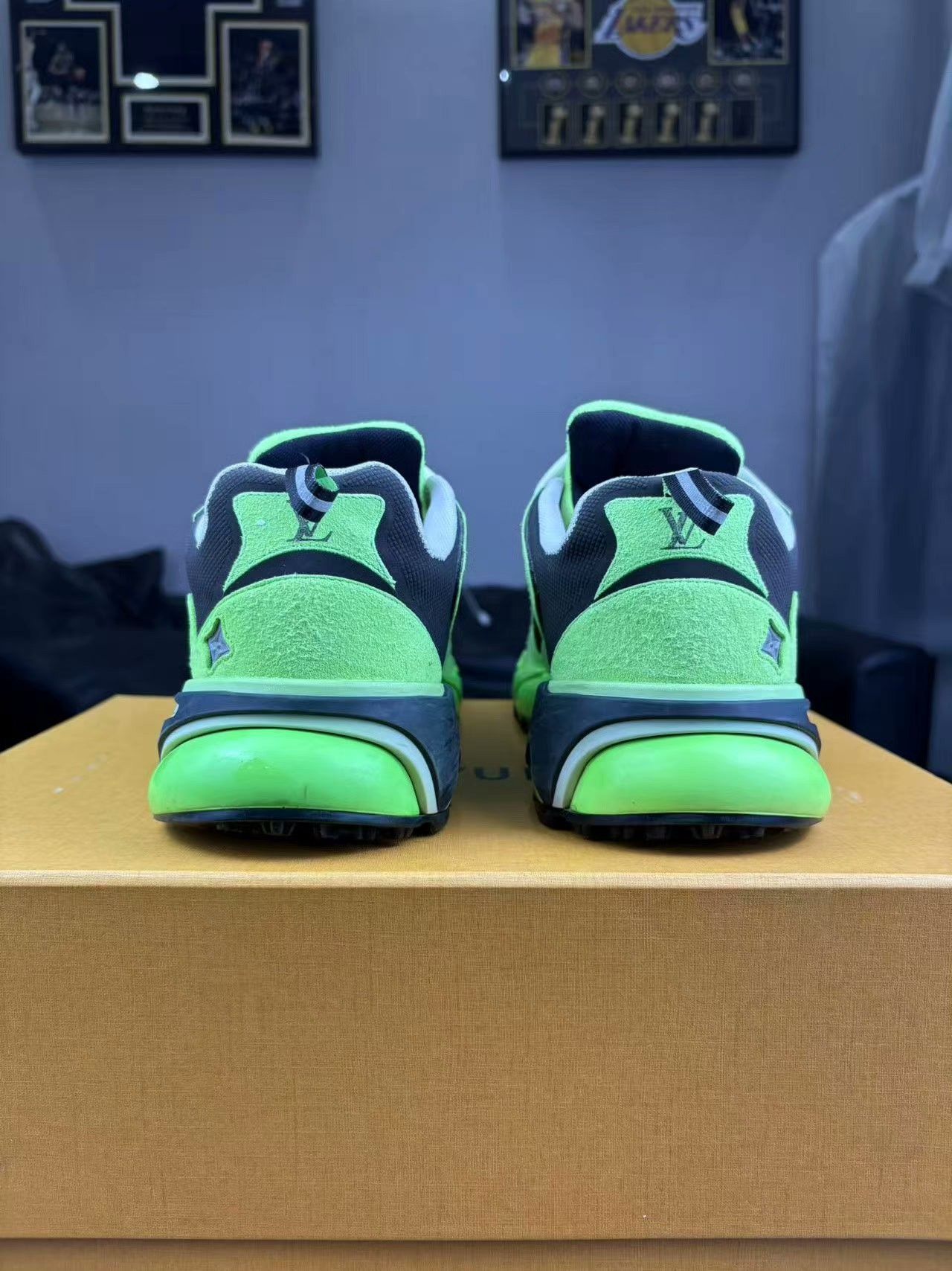 Louis Vuitton Louis Vuitton Running Green Lowtop Sneakers 40 Men Size US 7.5 / EU 40-41 - 3 Thumbnail